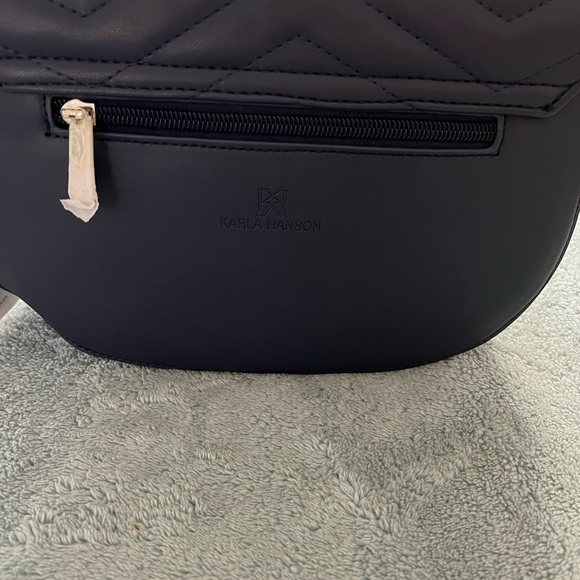 Karla Hanson 🌺 - Picture 3 of 16